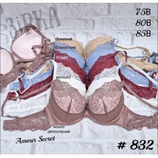 832 В